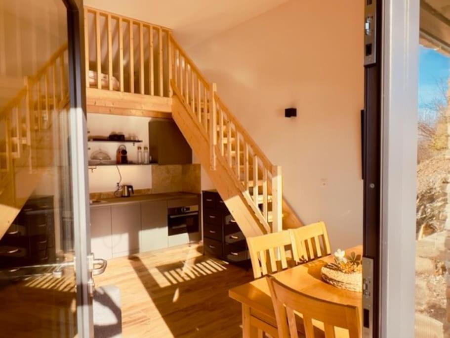 Chic Small New Apartment Up To 4 People, Pets Allowed Lens Exterior foto